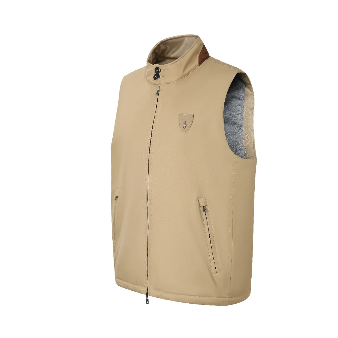 P540 Ralph Lauren Gorham Cotton Vest Outer fabric: Made of high-density nylon. The fabric is not only light and wear-resistant, but can also effectively block wind and rain from the outside while keeping the inside dry. Inner fabric: Made of soft nylon taffeta to provide a comfortable wearing experience.  1. Piece-wise splicing: After cutting, the various parts of the vest (such as front and back pieces, side pieces, collar, etc.) are assembled together through precise splicing technology. When splicing, pay attention to aligning the seams to ensure that the whole piece is smooth and wrinkle-free. 2. Detail processing: Hidden sewing technology is used for the stitching at the joints to make the stitching less noticeable and improve the aesthetics. At the same time, for parts that are prone to wear and tear, such as collars and cuffs, reinforced splicing or hemming may be used to increase durability.  Customized auxiliary materials 1:1 customized chest leather label 1:1 customized zipper 1:1 customized buttons and rope buckles 1:1 customized main wheat, washed wheat, tag, Khaki Style number: D222 Size: S M L XL